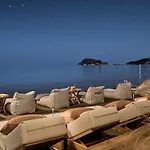 Ammonites Beachfront & 3*